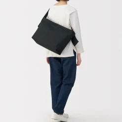 New Muji Bandolera con correa ancha de poliéster reciclado Negro