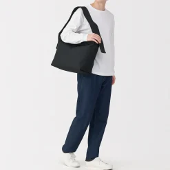 New Muji Bandolera con correa ancha de poliéster reciclado Negro