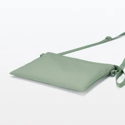 Outlet Muji Bolsa bandolera repelente al agua.
