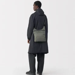 Best Muji Bolsa de nailon reciclado y cuerpo cruzado