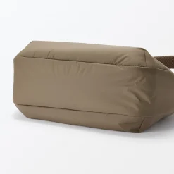 New Muji Bolso bandolera de nylon reciclado repelente al agua acolchado con 2 asas