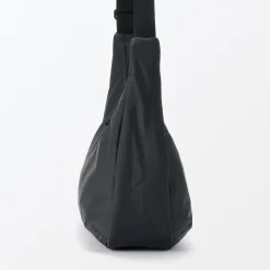 New Muji Bolso bandolera de nylon reciclado repelente al agua acolchado con 2 asas