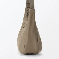 New Muji Bolso bandolera de nylon reciclado repelente al agua acolchado con 2 asas