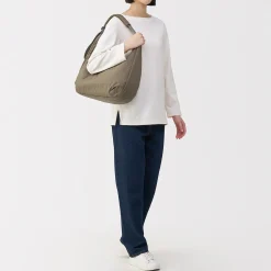 New Muji Bolso bandolera de nylon reciclado repelente al agua acolchado con 2 asas