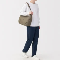 New Muji Bolso bandolera de nylon reciclado repelente al agua acolchado con 2 asas