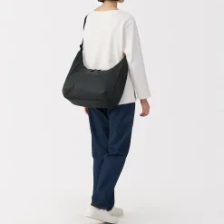 New Muji Bolso bandolera de nylon reciclado repelente al agua acolchado con 2 asas