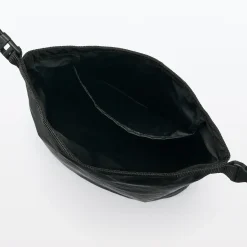 Outlet Muji Bolso bandolera pequeño repelente al agua y plegable Negro