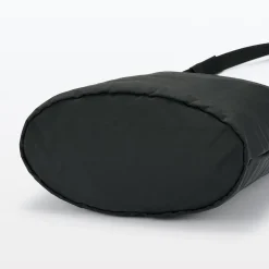 Outlet Muji Bolso bandolera pequeño repelente al agua y plegable Negro