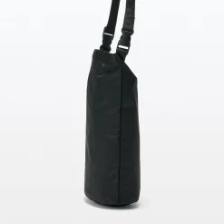 Outlet Muji Bolso bandolera pequeño repelente al agua y plegable Negro