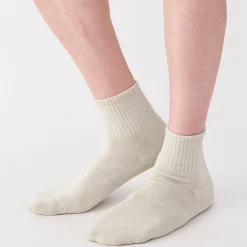 Muji Calcetines cortos de felpa en ángulo recto para hombre