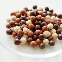Muji Cereales crujientes cubiertos de chocolate con leche, negro y blanco