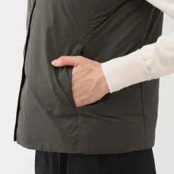 Outlet Muji Chaleco ligero de plumón sin cuello de nailon reciclado para mujer