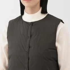 Outlet Muji Chaleco ligero de plumón sin cuello de nailon reciclado para mujer