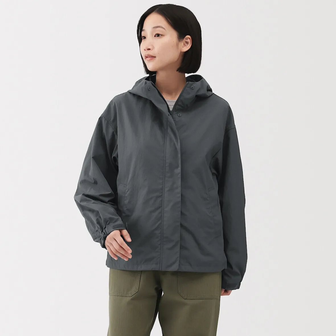 Muji Chaqueta con capucha plegable e impermeable para mujer