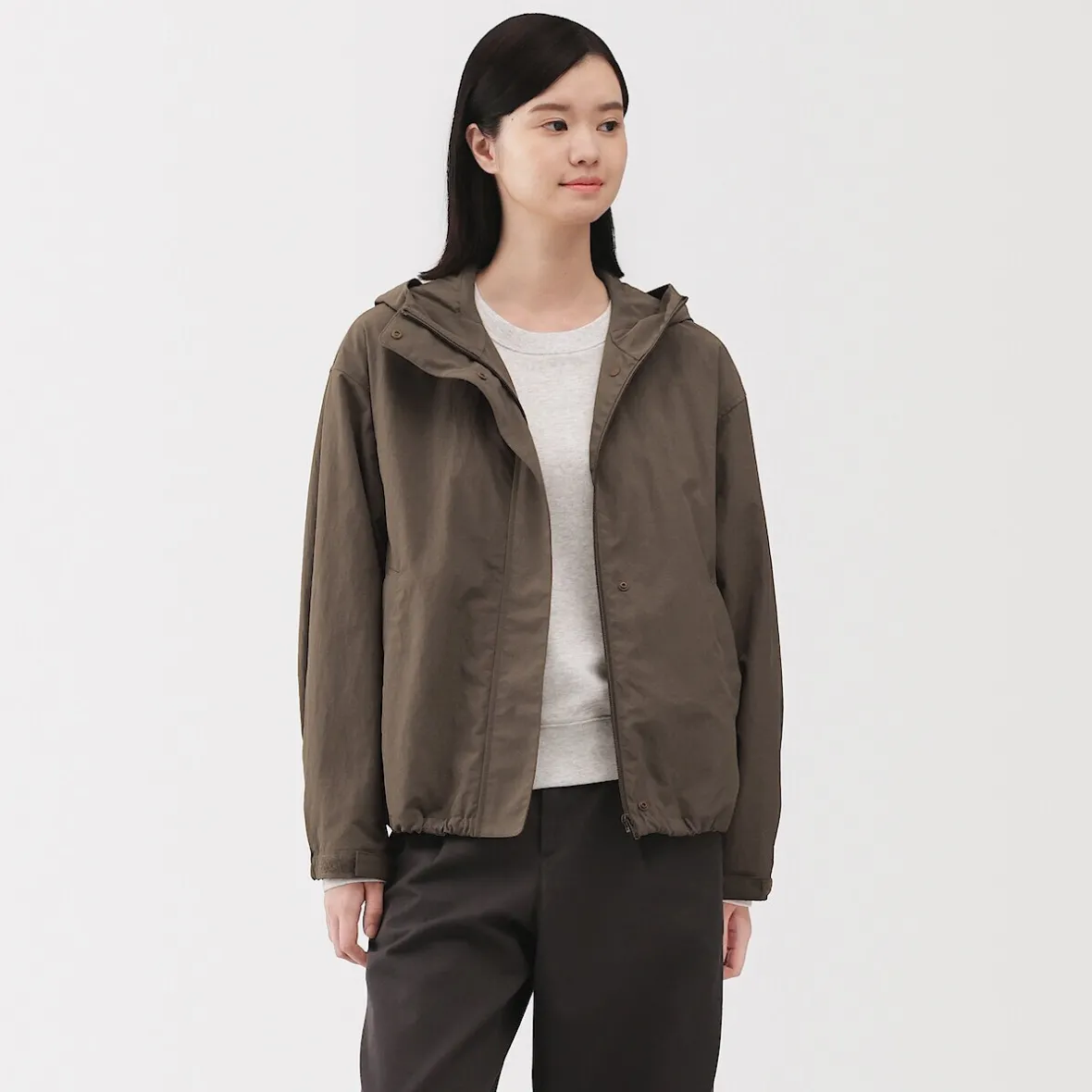 Muji Chaqueta con capucha plegable e impermeable para mujer