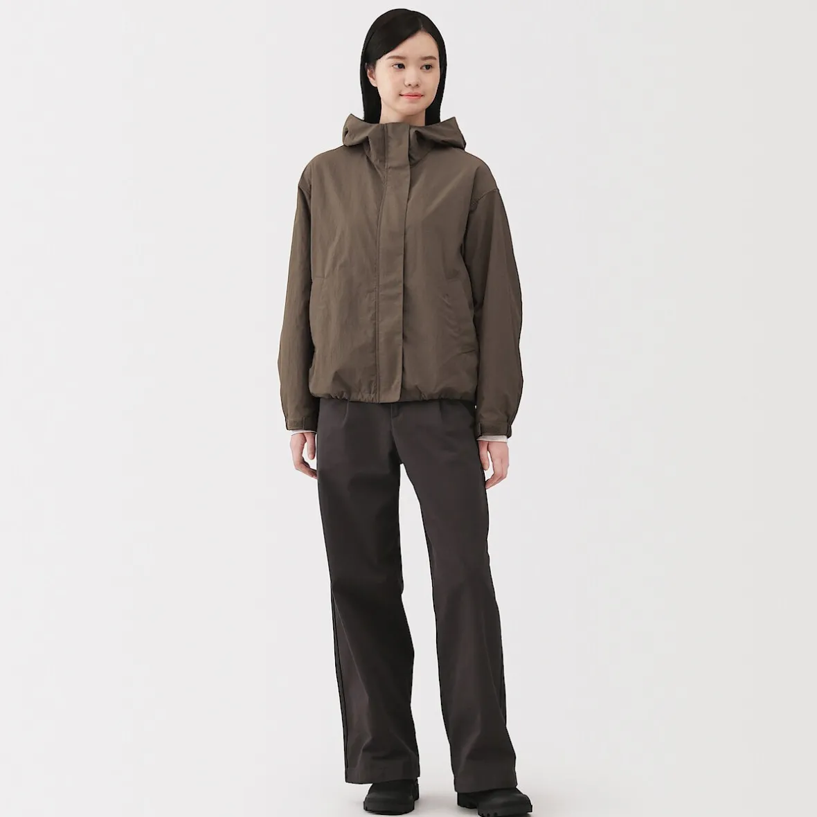 Muji Chaqueta con capucha plegable e impermeable para mujer