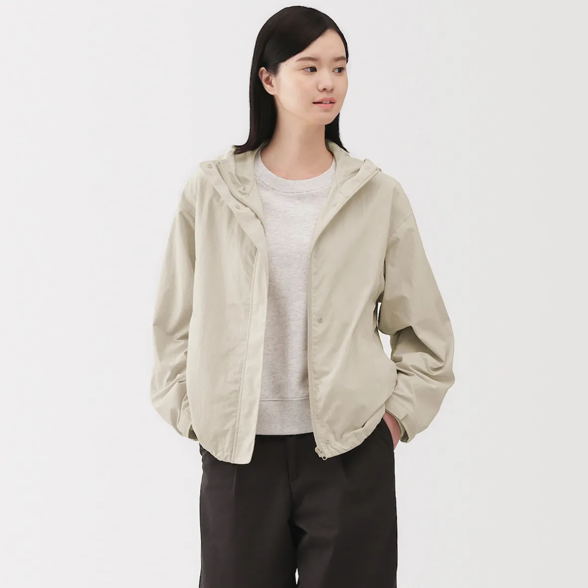 Muji Chaqueta con capucha plegable e impermeable para mujer