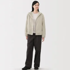 Muji Chaqueta con capucha plegable e impermeable para mujer