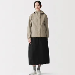 Muji Chaqueta repelente al agua y plegable con capucha para mujer
