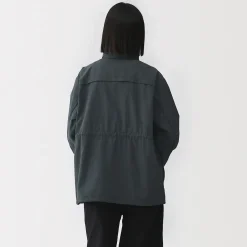 Outlet Muji Chaqueta utilitaria de nailon con tinte natural para mujer