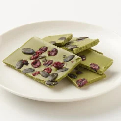 Outlet Muji Chocolate blanco con arándanos rojos endulzados, semillas de calabaza y té verde matcha