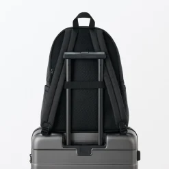 Discount Muji Mochila acolchada de nailon reciclado repelente al agua