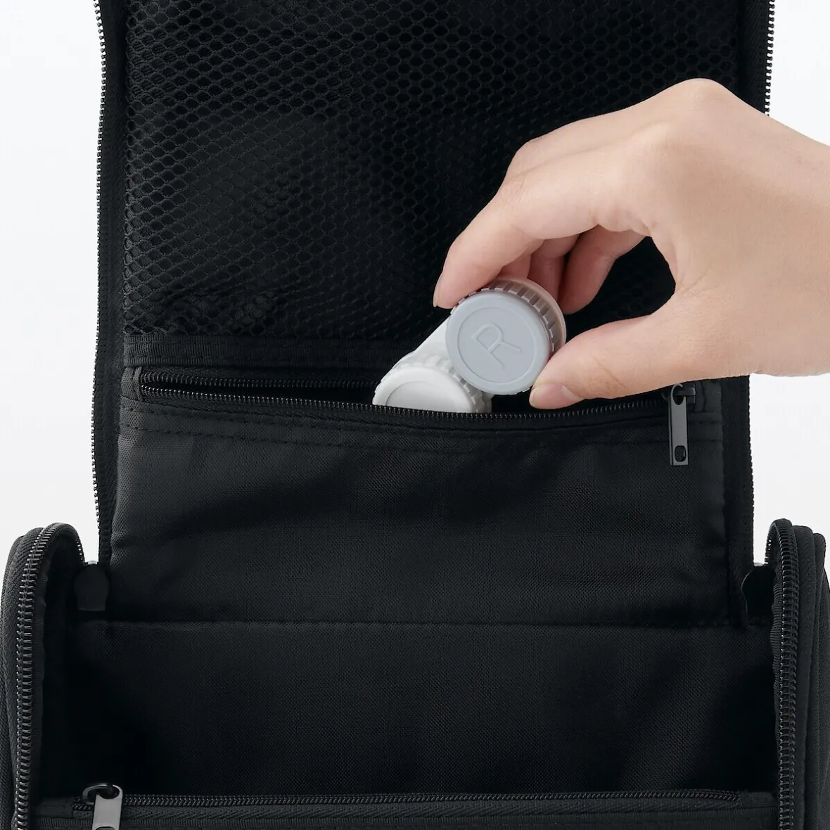 Online Muji Neceser colgante