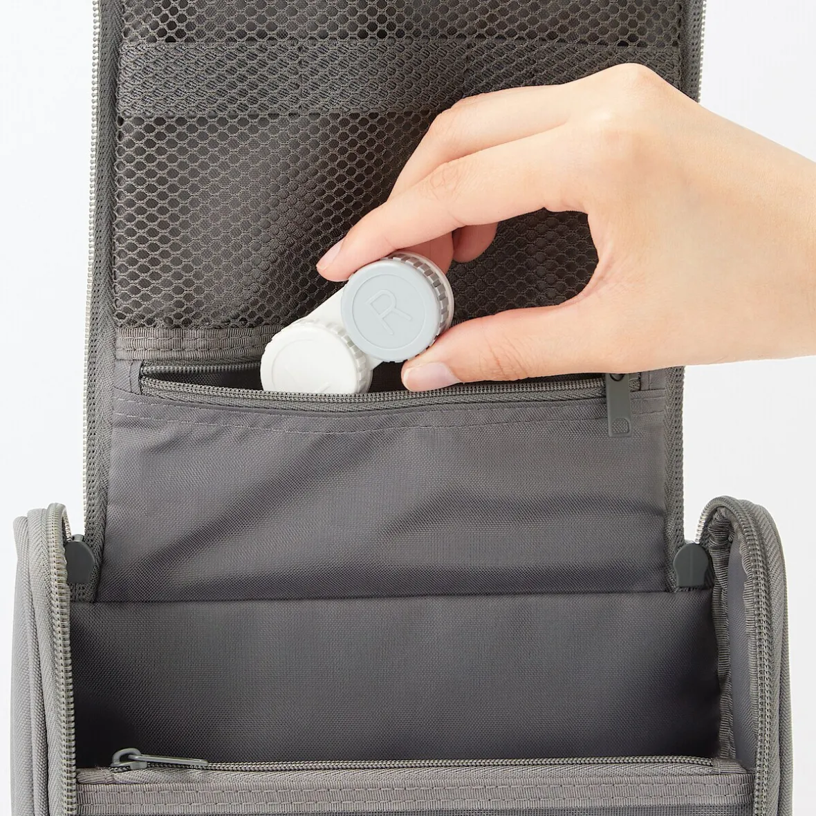 Online Muji Neceser colgante