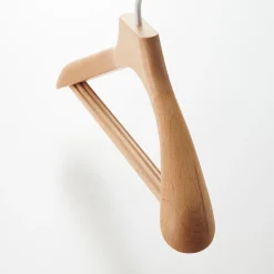 Hot Muji Percha de madera One Colour