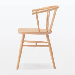 New Muji Silla con brazos y patas redondeadas de haya maciza