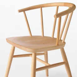 New Muji Silla con brazos y patas redondeadas de haya maciza