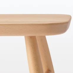 New Muji Taburete con pata redondeada de haya maciza