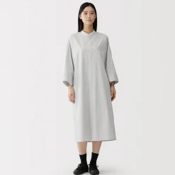 Hot Muji Vestido camisero con cuello mao de popelín de algodón orgánico para mujer